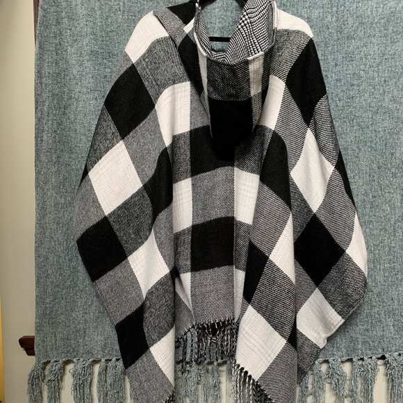 Black and White Plaid Poncho O/S - Picture 2 of 2